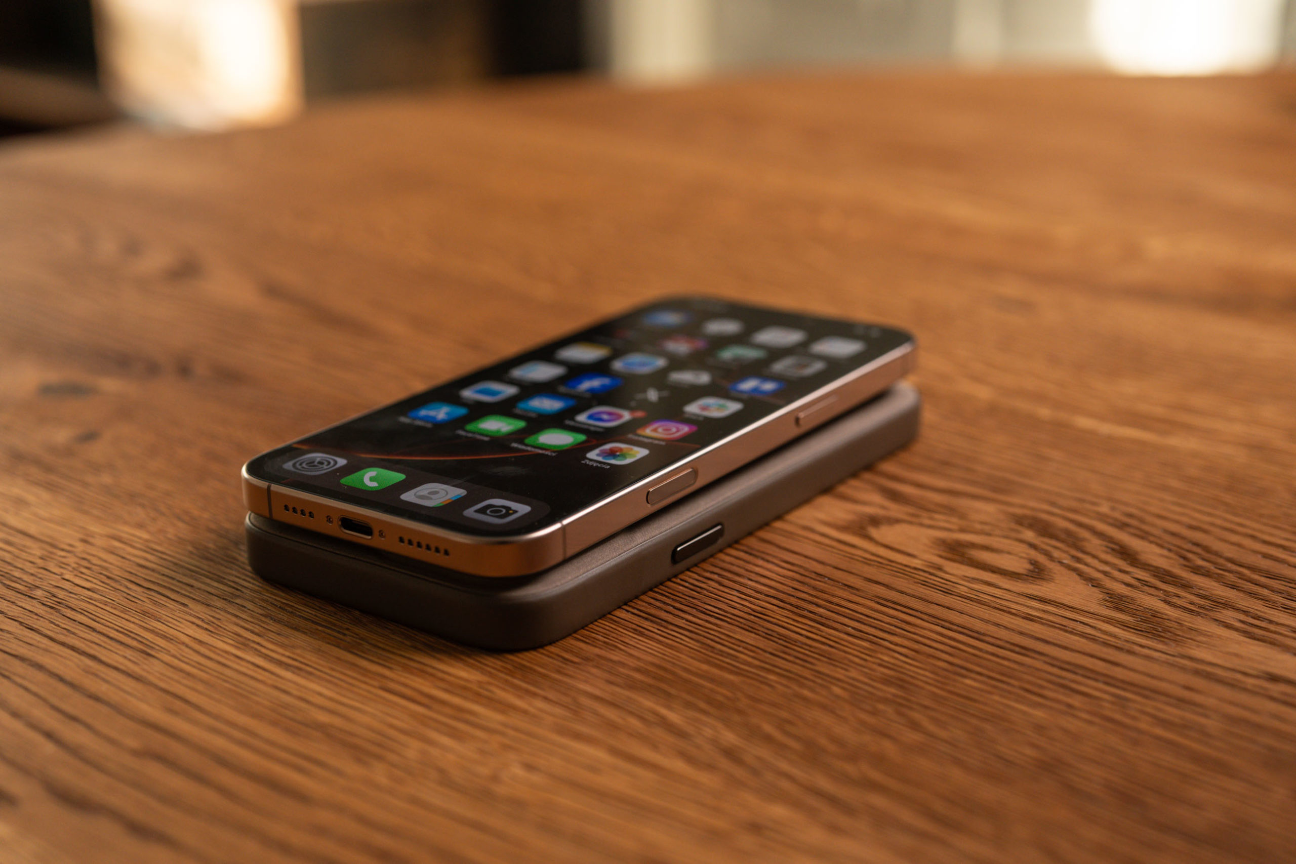 iPhone 16 Pro Max vs iPhone 15 Pro Max w etui
