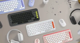 Oto zestaw klawiatury i myszy Logitech POP Icon Combo. Idealny pomysł na świąteczny prezent
