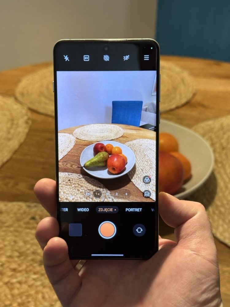 https://ocs-pl.oktawave.com/v1/AUTH_2887234e-384a-4873-8bc5-405211db13a2/spidersweb/2024/11/oppo-find-8x-pro-quick-button-1-750x1000.jpeg