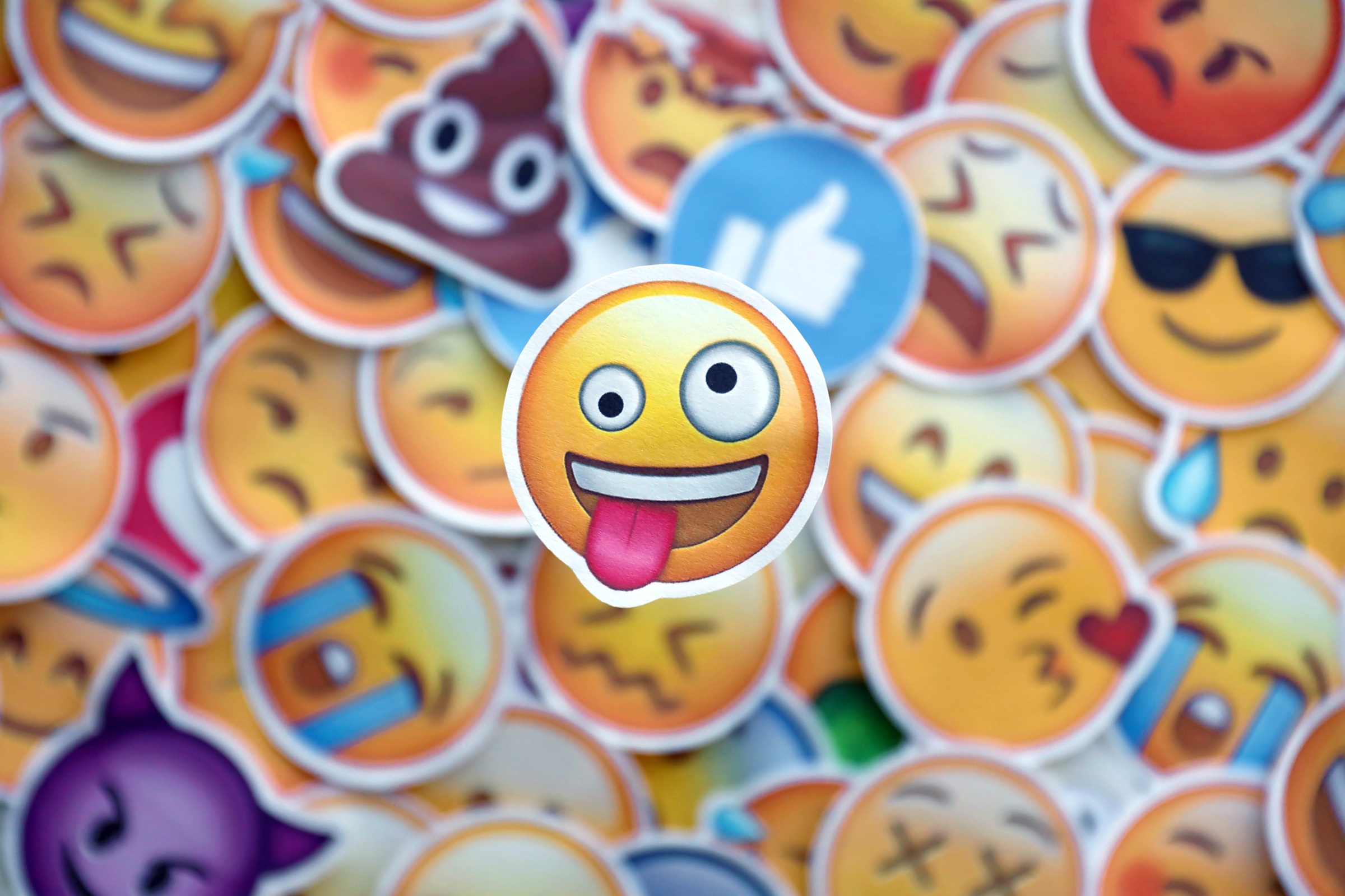 Facebook kpi z nas w żywe oczy. Ta ich reklama to bezczelny i nieśmieszny żart