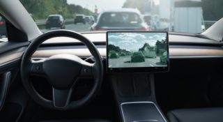 Tesla szuka kierowców do pracy zdalnej. Ale że co?