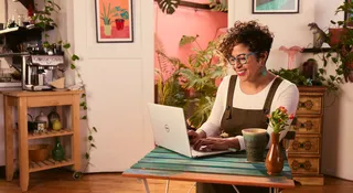 Windows, Intel, AI. To połączenie tworzy prawdziwą potęgę. Teraz dostępną również w laptopach