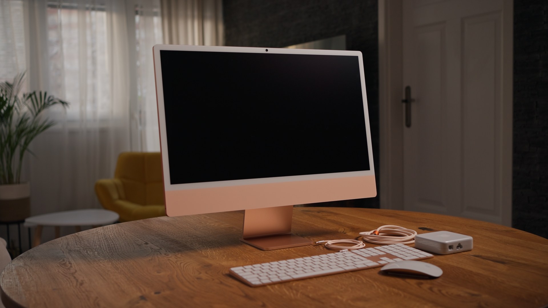 Apple iMac 2024 z Apple M4 - pomarańczowy