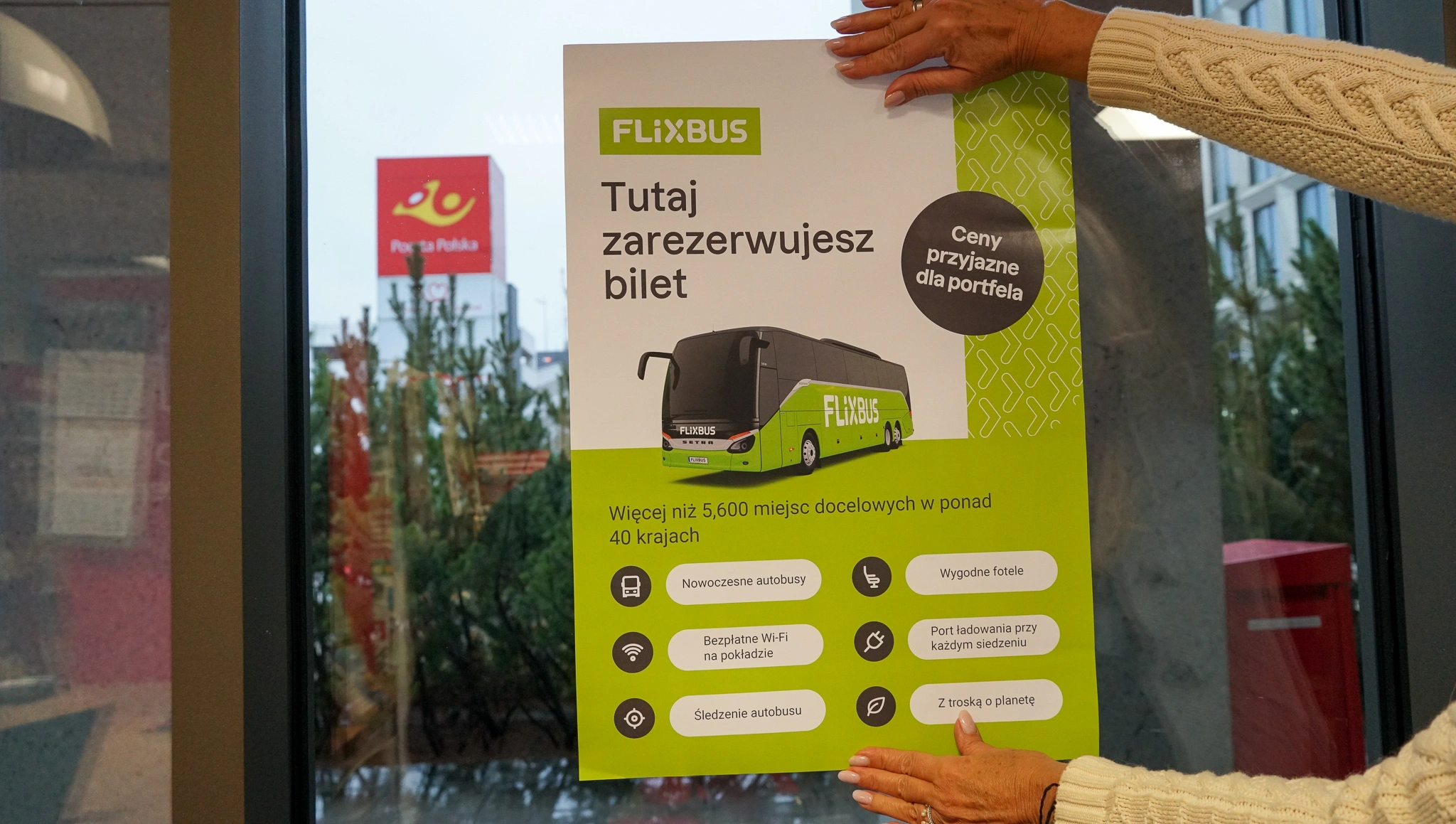 Poczta Polska otwiera się dla kochających podróże. Listy? Daj spokój