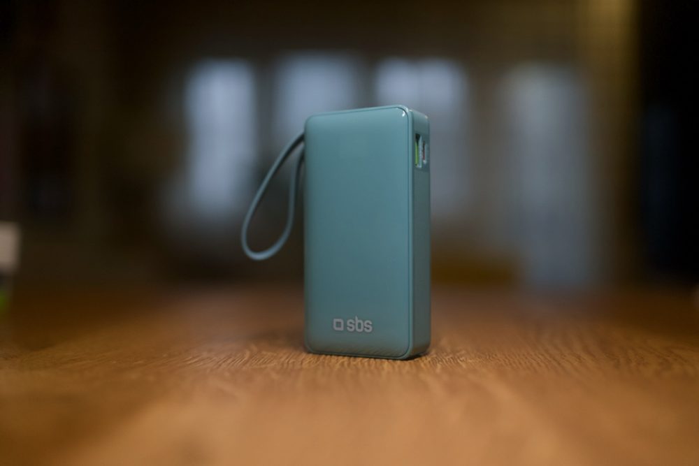 https://ocs-pl.oktawave.com/v1/AUTH_2887234e-384a-4873-8bc5-405211db13a2/spidersweb/2024/12/iphone-16-powerbank-sbs-1-1000x667.jpeg
