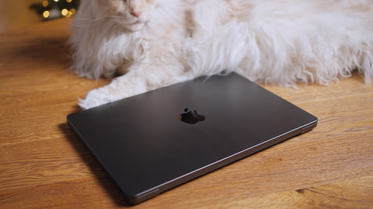 https://ocs-pl.oktawave.com/v1/AUTH_2887234e-384a-4873-8bc5-405211db13a2/spidersweb/2024/12/macbook-pro-2024-apple-m4-zamkniety.jpeg