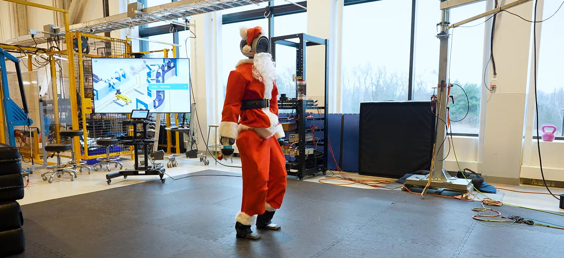 Ten Mikołaj umie robić backflipa. Robot Boston Dynamics zaskakuje po raz ostatni w tym roku