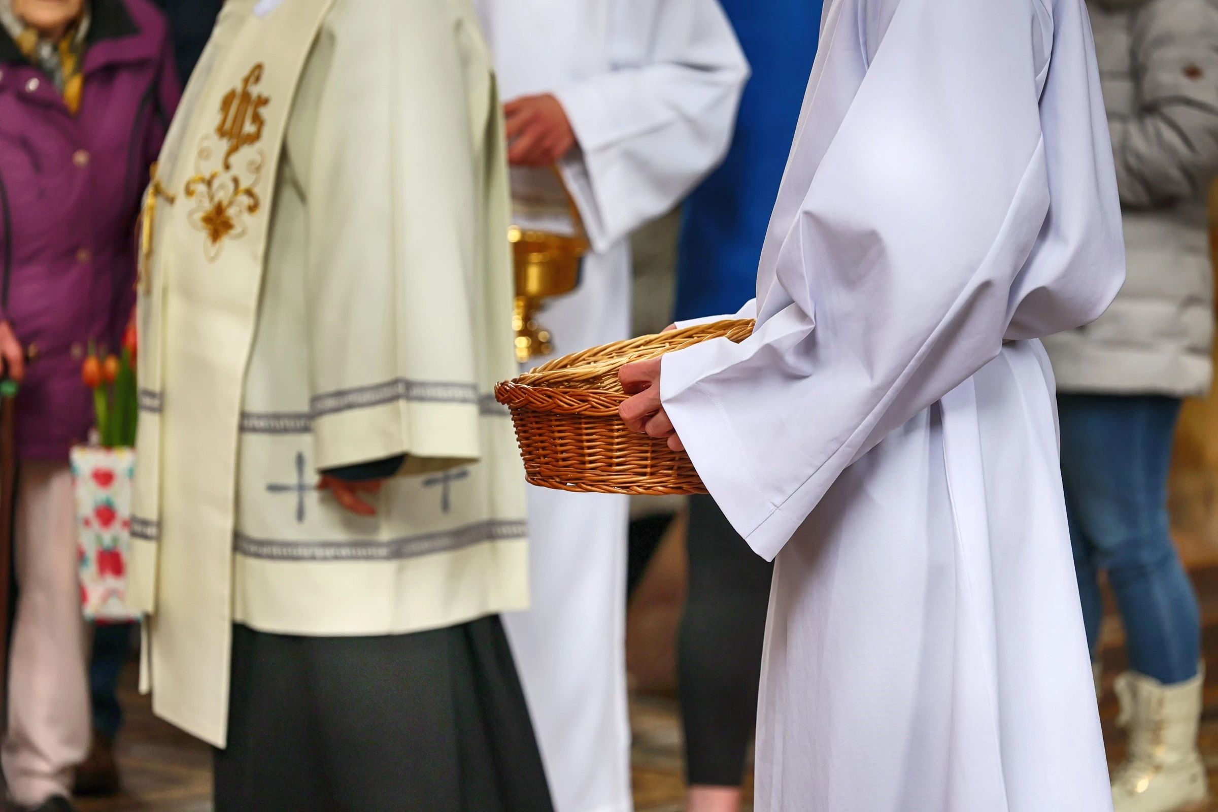 Bóg zapłać, PIN i zielony się przyjęło. Kościoły żegnają gotówkę