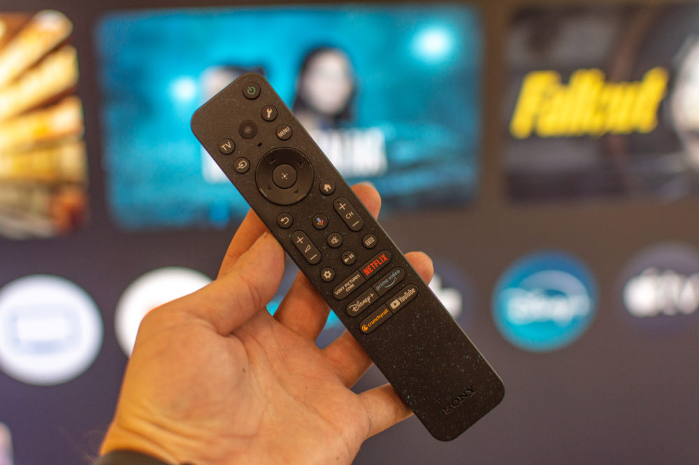 Sony Bravia 9 - jeden z dwóch dołączonych pilotów