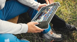 Acer Nitro Blaze 11 to największa "konsola" przenośna na rynku. Ależ bydlę