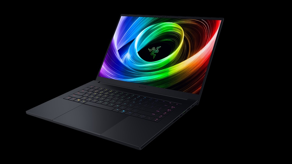 https://ocs-pl.oktawave.com/v1/AUTH_2887234e-384a-4873-8bc5-405211db13a2/spidersweb/2025/01/Razer-Blade-16-2025-11.jpeg