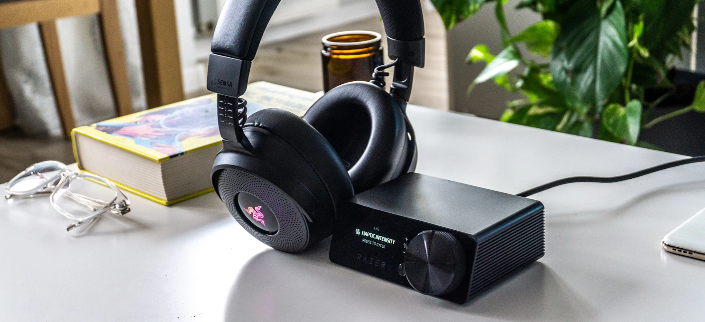 Recenzja Razer Kraken V4 Pro - te słuchawki wibrują, są piękne i straszą ceną