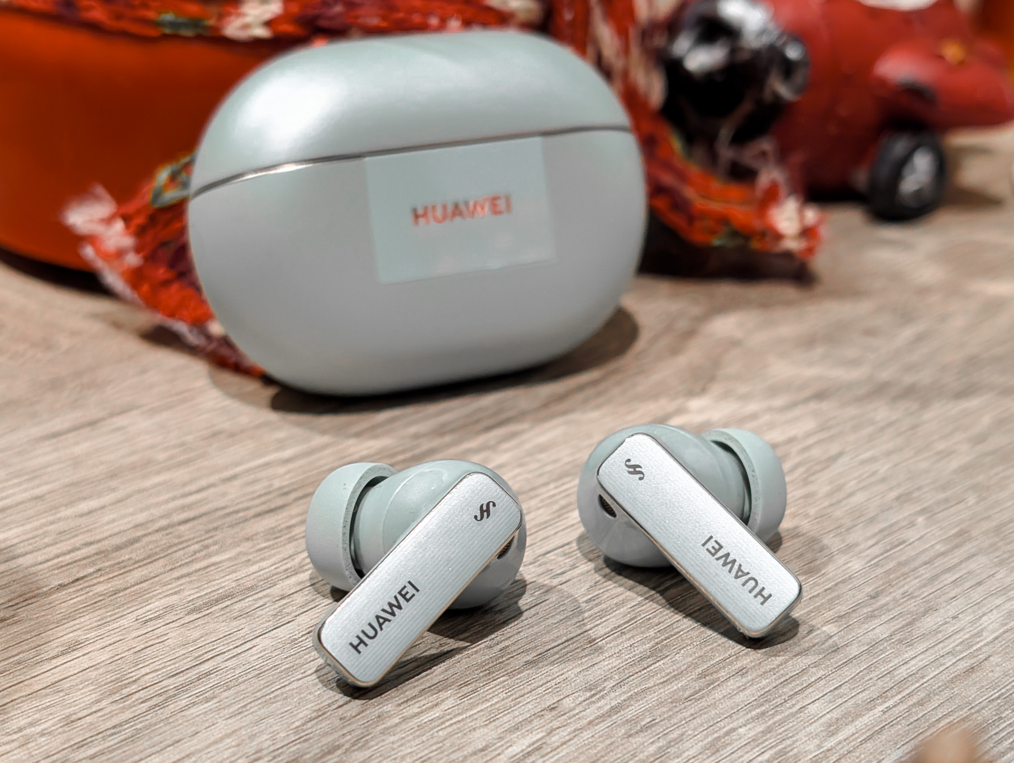 Huawei FreeBuds Pro 4 to własna sala koncertowa. Oto najtańsze personalizowane słuchawki