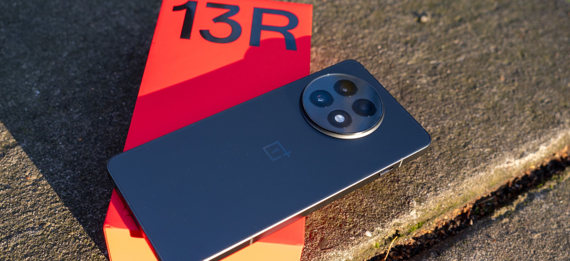 OnePlus 13R to ulepszona wersja 12R z nutą niedosytu. Za drogo, ale nadal dobrze - recenzja