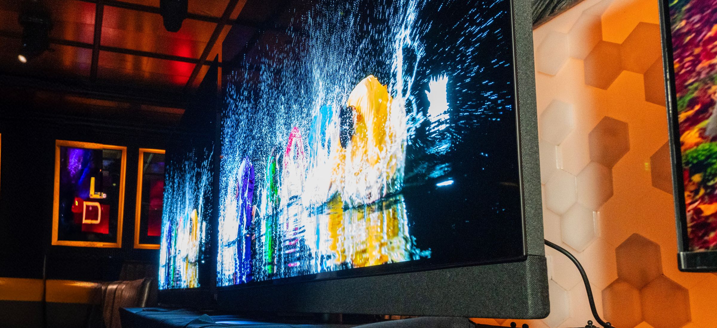 Nowe telewizory Panasonica Z95B i W95B z chłodzeniem rodem z samochodów wyścigowych. A to tylko wycinek nowości
