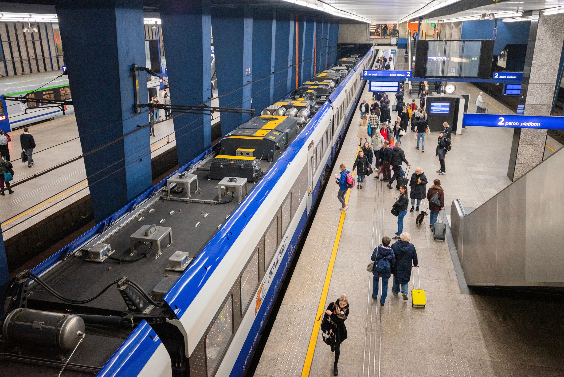 Automat paczkowy, ale na torach. Wyobraziłem sobie, jak mogłoby to wyglądać
