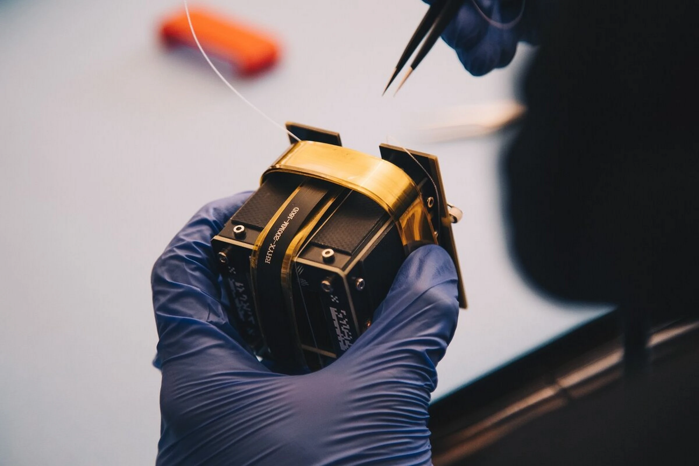 Na orbitę poleci najmniejszy polski satelita. Jest naprawdę miniaturowy