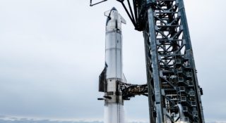 SpaceX zafundował widowiskową katastrofę. Niebo zasłonił deszcz płonących odłamków