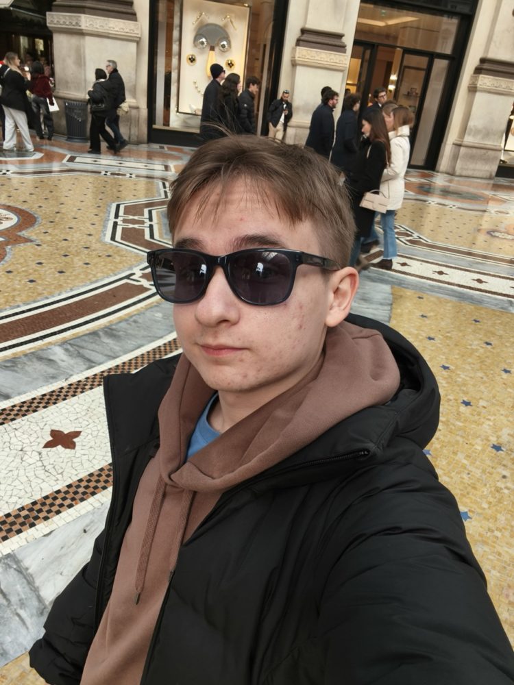 https://ocs-pl.oktawave.com/v1/AUTH_2887234e-384a-4873-8bc5-405211db13a2/spidersweb/2025/02/Oppo-Reno13-AI-75-750x1000.jpeg