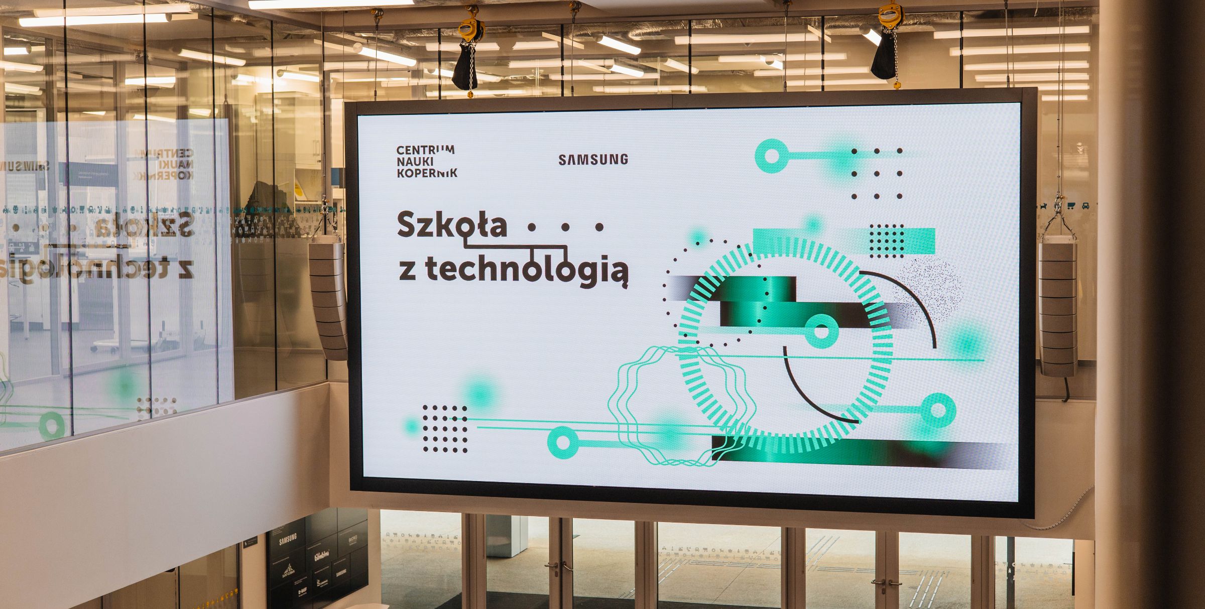 Samsung pokazuje, jak może wyglądać nowoczesna edukacja. Taki zestaw naukowy chciałam mieć jako dzieciak