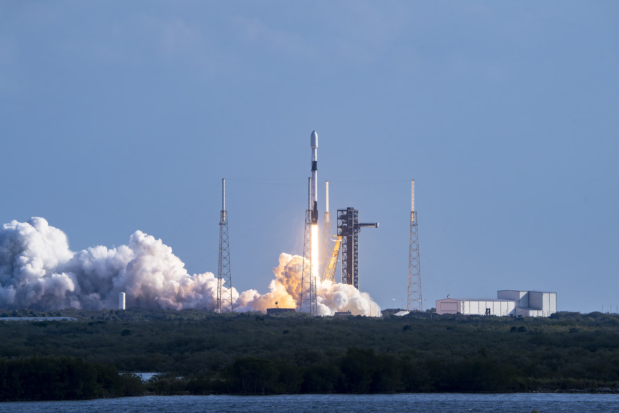 Wiadomo, dlaczego doszło do katastrofy rakiety SpaceX nad Polską. "Nie dotykajcie szczątków!"