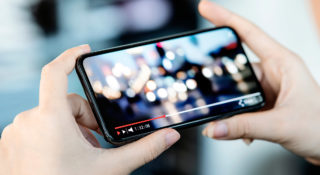 Jak pobrać film z YouTube'a na telefon? Poradnik