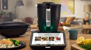 Nowy Thermomix ma wielki ekran. Sprawdzili, co się stanie, jak uderzysz w niego garnkiem