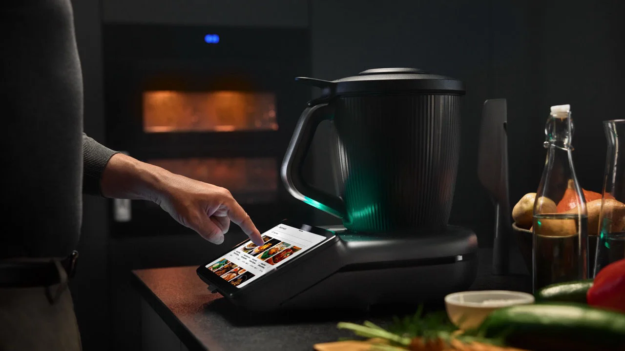 Na scenie Thermomix, na trybunach ludzie tańczą ze szczęścia. Nowy bożek