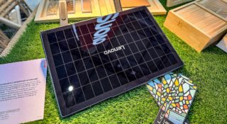 Lenovo Yoga Solar to laptop, który ładuje się sam. Niepotrzebna mu żadna ładowarka