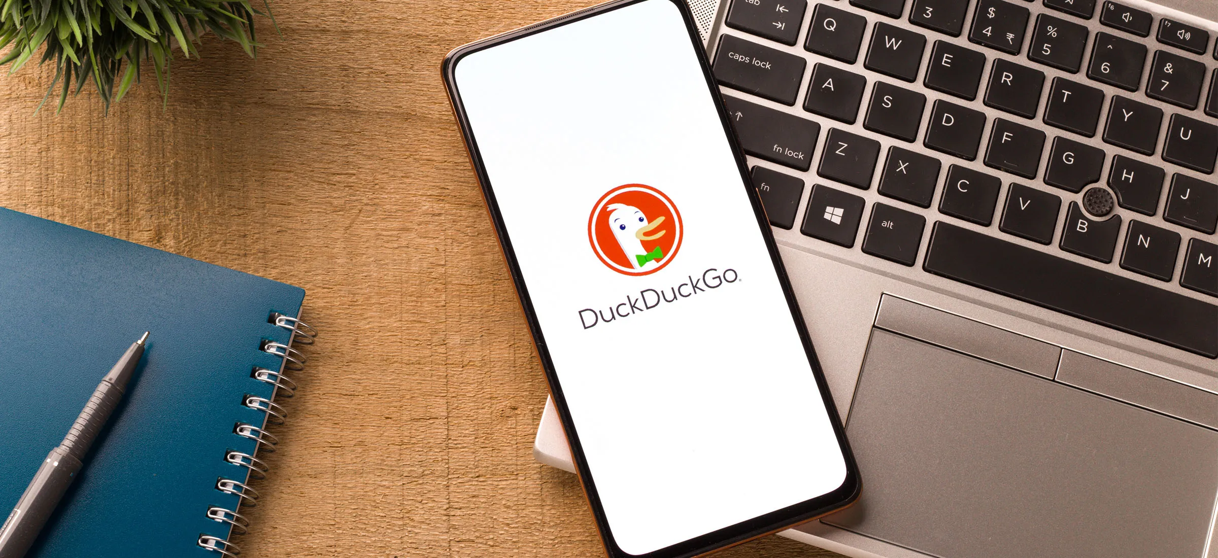 DuckDuckGo daje za darmo chatboty. Inni chcą dużo pieniędzy za taką usługę
