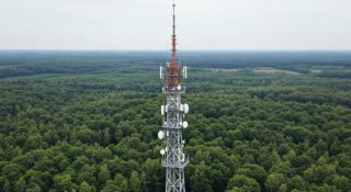 Tarcza Wschód poprawi zasięg telefonów komórkowych. Duża inwestycja w Polsce
