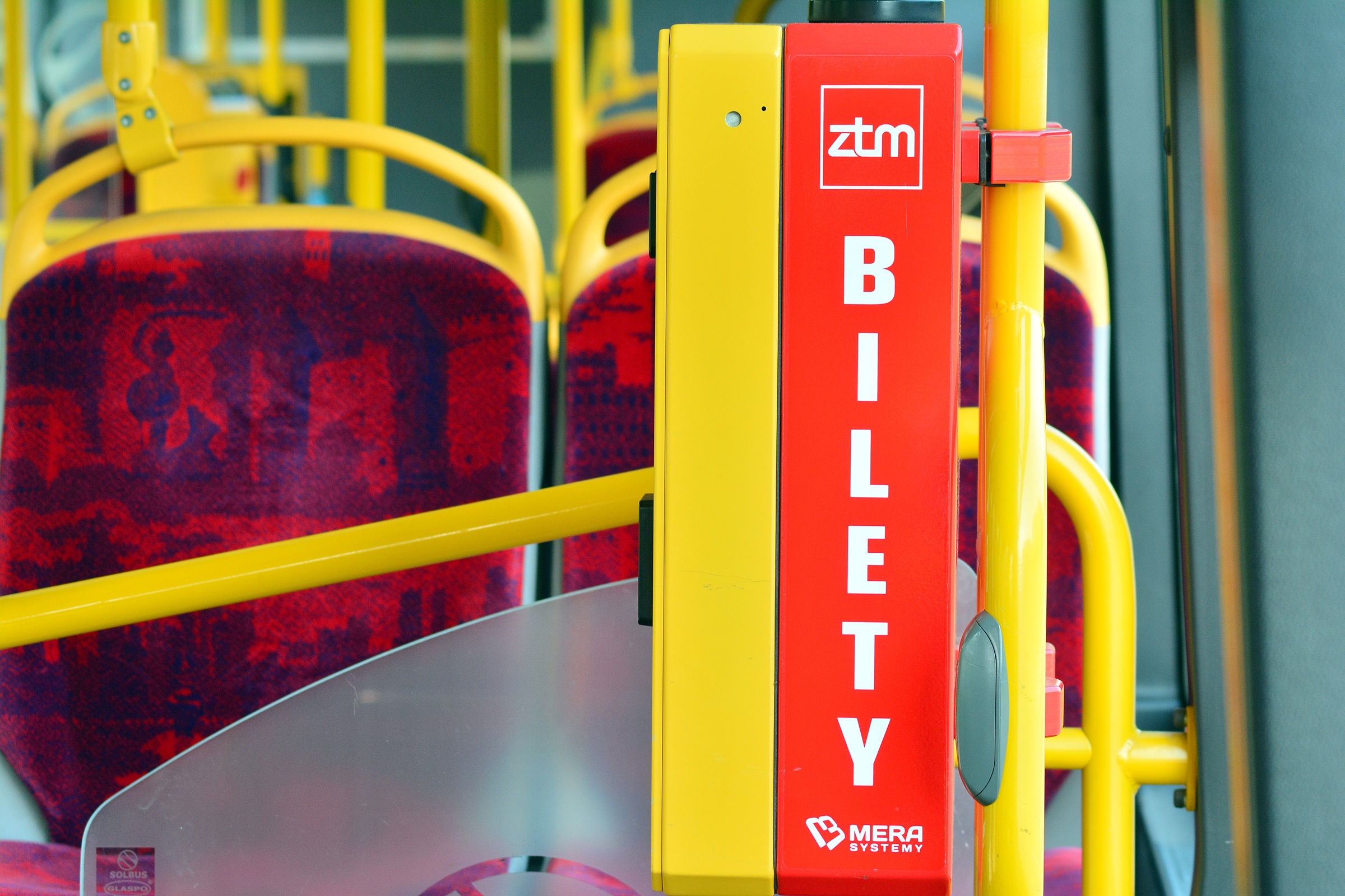 Bileciki do kontroli i uśmiech, bo się nagrywa. Kontrolerzy biletów dostaną nowa broń