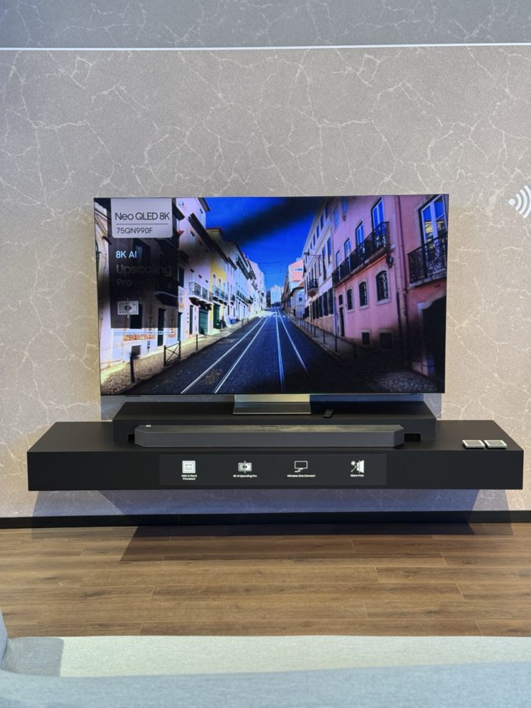 https://ocs-pl.oktawave.com/v1/AUTH_2887234e-384a-4873-8bc5-405211db13a2/spidersweb/2025/03/samsung-wireless-one-connect-5-1-750x1000.jpeg