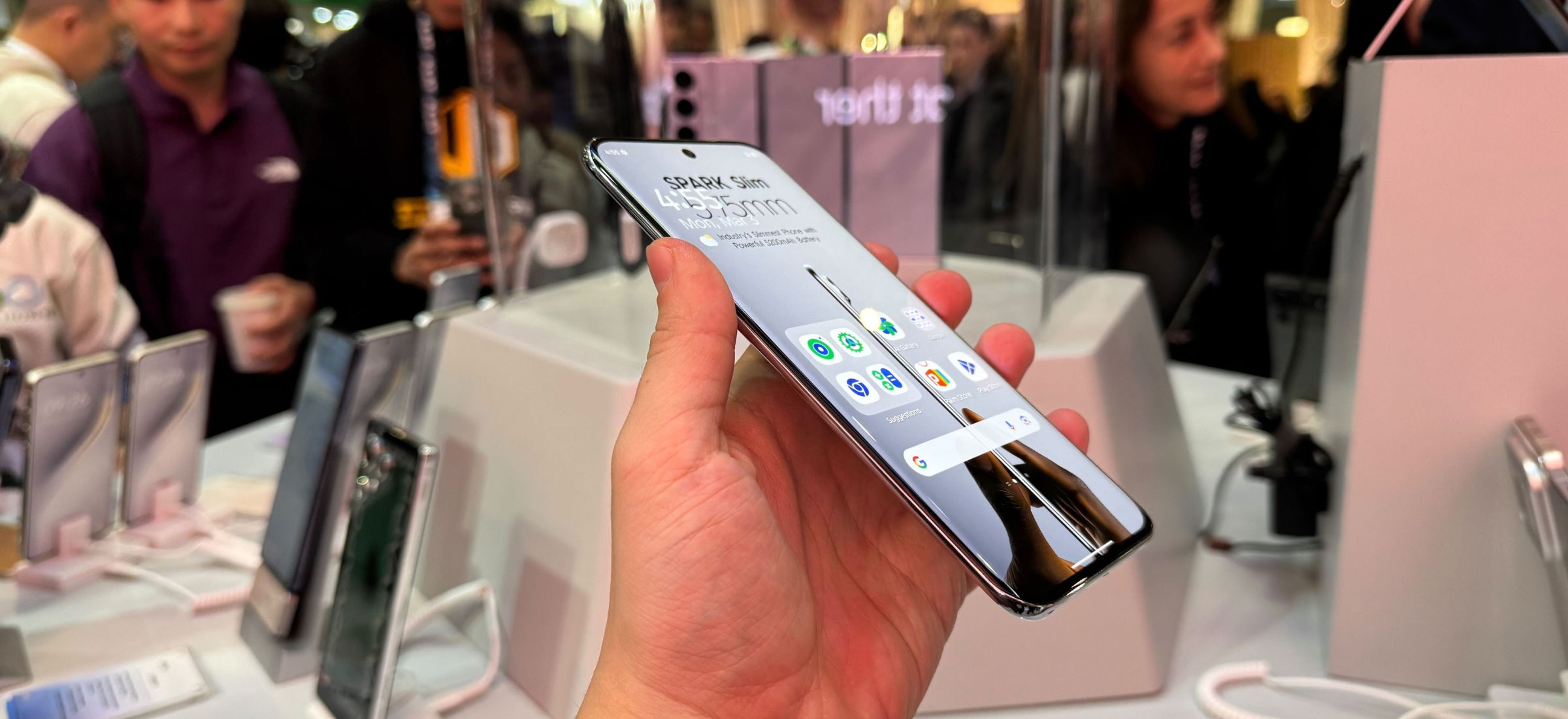 Tecno Spark Slim to najcieńszy zwykły smartfon na świecie