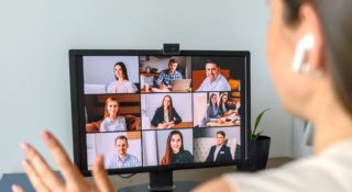 Polacy z kamerą, Turcy z ekranem, a Włosi… gestykulują – czyli jak kultura regionu widoczna jest spotkaniach online