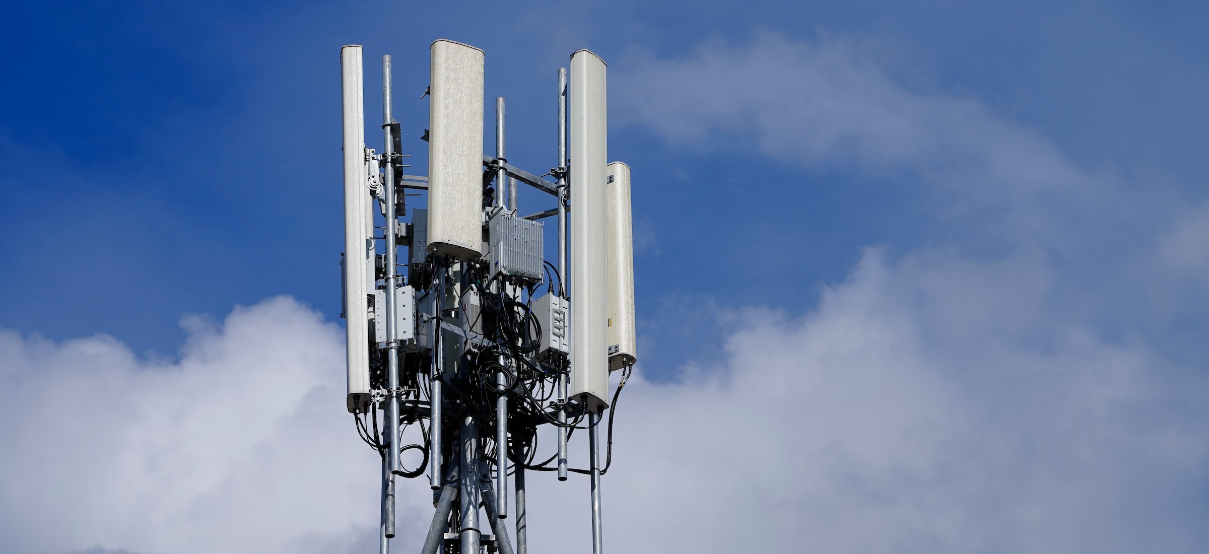 Unia chciała bana Huaweia na sieci 5g. Polskie Ministerstwo Cyfryzacji: nie widzimy podstaw do tego