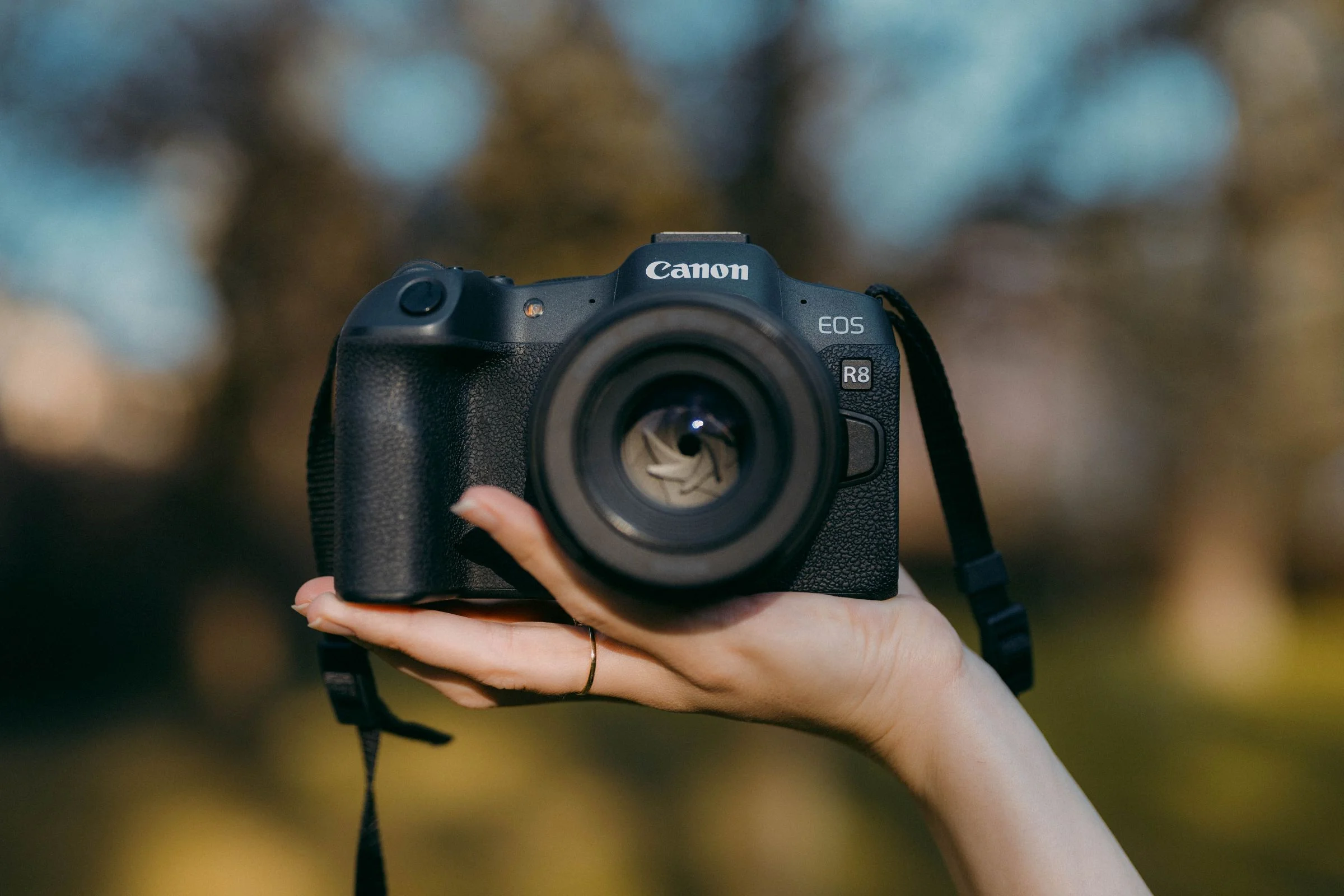 https://ocs-pl.oktawave.com/v1/AUTH_2887234e-384a-4873-8bc5-405211db13a2/spidersweb/2025/04/Canon-EOS-R8-82.jpg