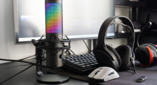 Nowe słuchawki HyperX Cloud to urządzenia totalne, działają ze wszystkim. Oto kompletny zestaw streamera i gracza