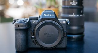 Z5II to odpowiedź Nikona na potrzeby ambitnych fotografów. Oto co oferuje ten bezlusterkowiec