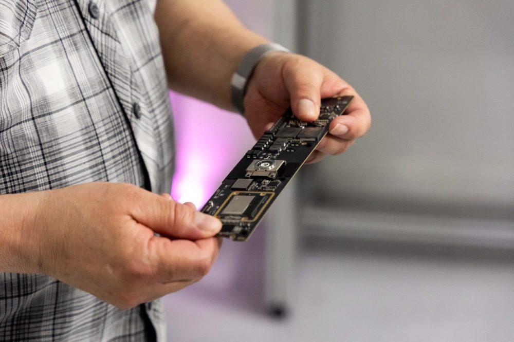https://ocs-pl.oktawave.com/v1/AUTH_2887234e-384a-4873-8bc5-405211db13a2/spidersweb/2025/04/apple-cork-laboratorium-test-mikroskop-elektronowy-2-1000x666.jpeg