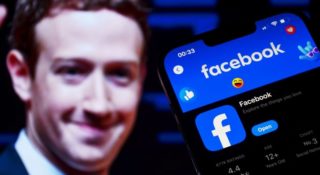 Była pracownica w zasadzie zarzuca szpiegostwo szefowi Facebooka. Miał pomagać Chinom