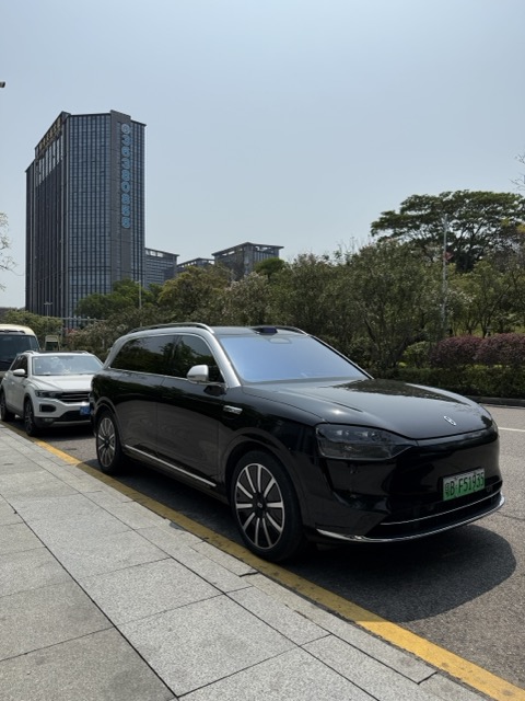 https://ocs-pl.oktawave.com/v1/AUTH_2887234e-384a-4873-8bc5-405211db13a2/spidersweb/2025/04/huawei-chiny-_3004-Medium-1.jpeg