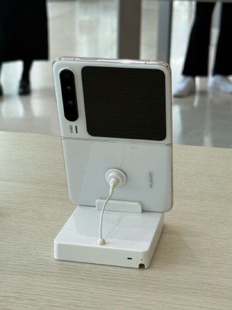 https://ocs-pl.oktawave.com/v1/AUTH_2887234e-384a-4873-8bc5-405211db13a2/spidersweb/2025/04/huawei-chiny-_3037-Medium-1.jpeg