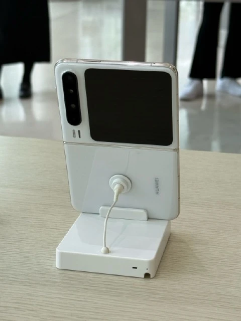 https://ocs-pl.oktawave.com/v1/AUTH_2887234e-384a-4873-8bc5-405211db13a2/spidersweb/2025/04/huawei-chiny-_3037-Medium-1.jpeg
