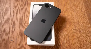 Apple naprawi tanie telefony. iPhone 17e ma w końcu trzymać poziom