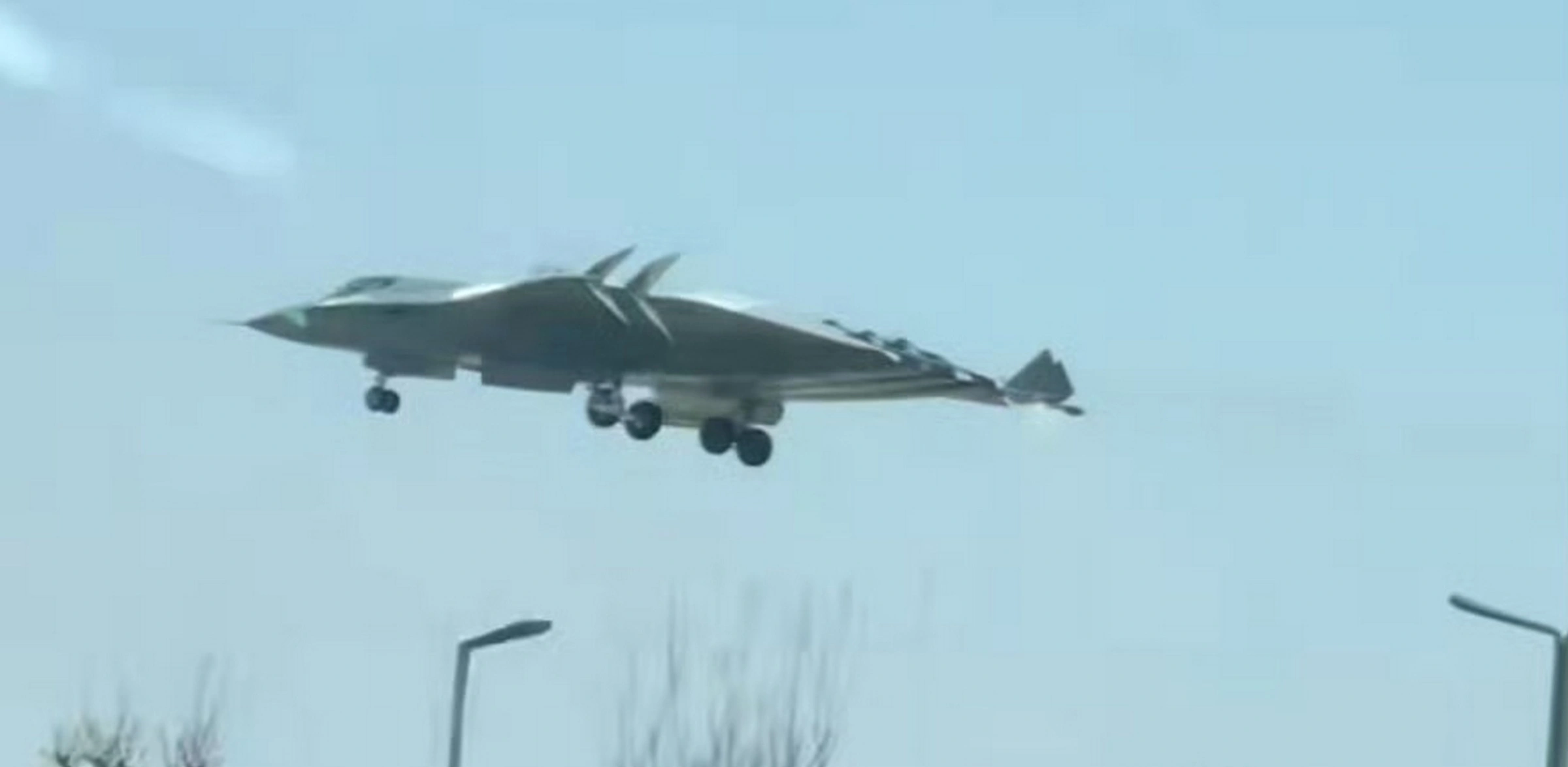 Chiński myśliwiec J-36 na nowym i niezwykłym nagraniu. Te zdjęcia wbijają w fotel