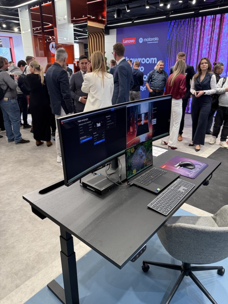 https://ocs-pl.oktawave.com/v1/AUTH_2887234e-384a-4873-8bc5-405211db13a2/spidersweb/2025/04/lenovo-showroom-motorola-1-750x1000.jpeg