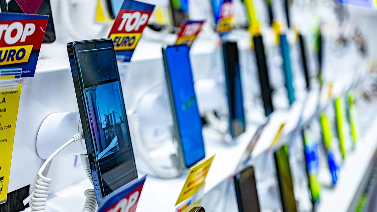 Opakowania telefonów w UE dostaną nową naklejkę. Oto co oznaczają obrazki na niej