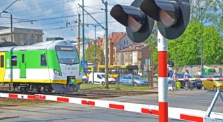 Nasze pociągi mogą rozpędzić się do 200 km/h, ale tyle nie jeżdżą. Dlaczego?