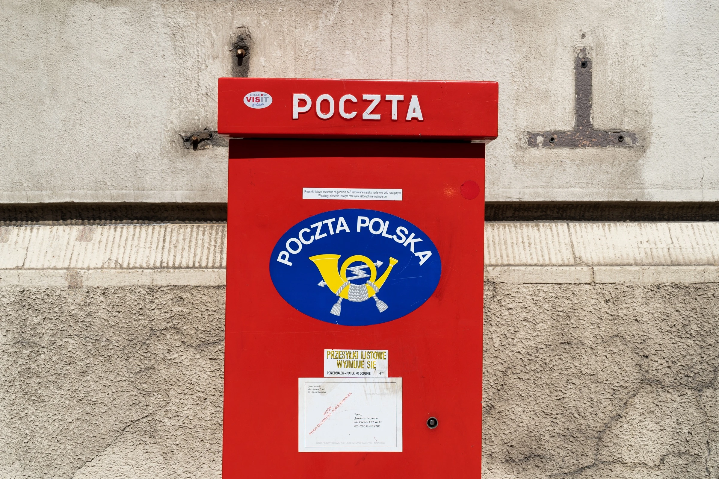 Listy docierają po 2 tygodniach albo wcale. Polacy czekają na listonosza, a on nie przychodzi